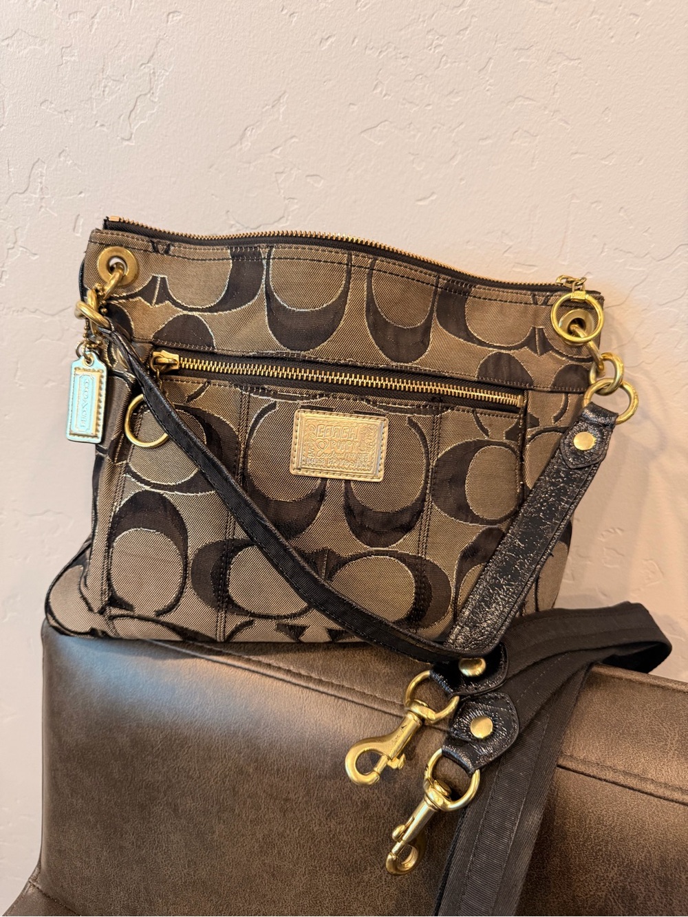 Coach Poppy Signature C Crossbody Shoulder Bag Black Gold Style 18135